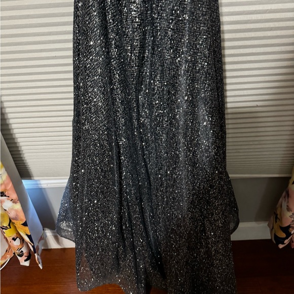 Euc platnuim beaded formal gown 4 - Picture 5 of 8